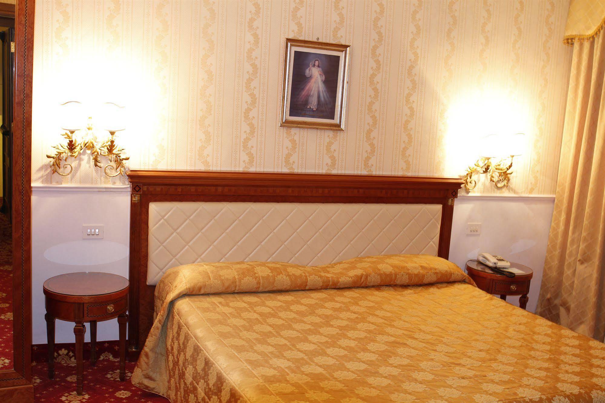 Hotel Genio Róma Kültér fotó