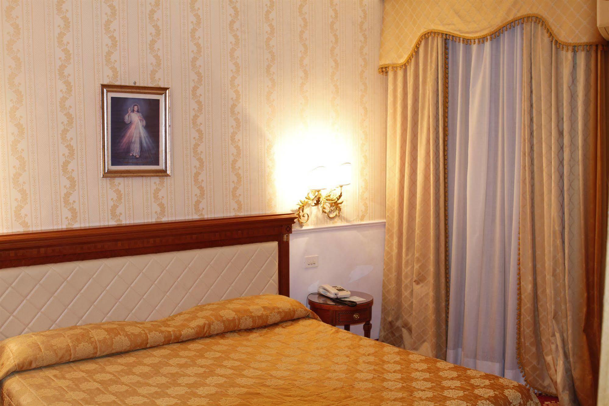 Hotel Genio Róma Kültér fotó